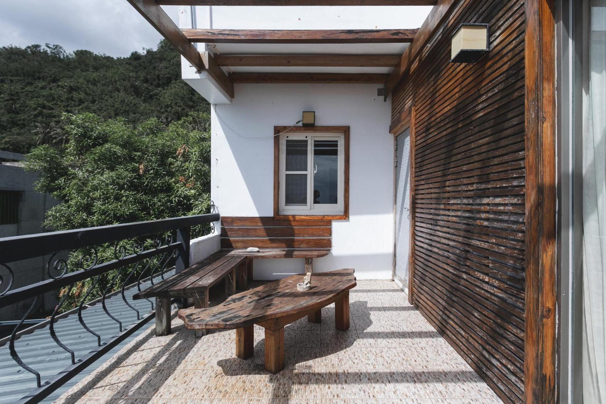 Tropical Low Boundary B&B Donghe Exterior photo